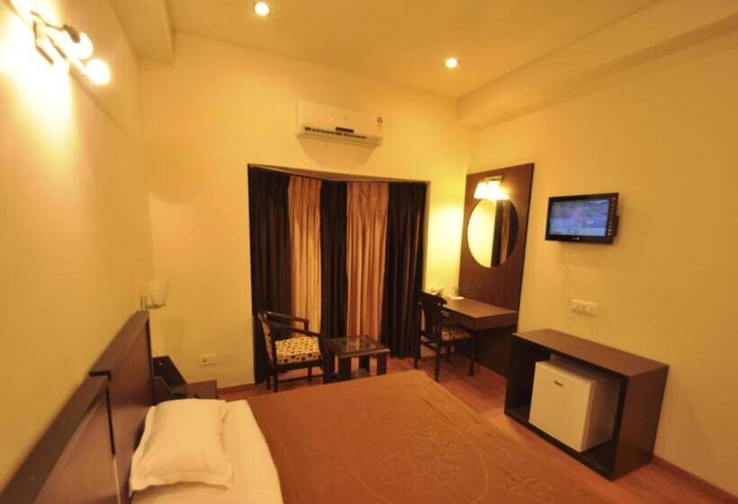 اتاق لوکس سه تخته, Hong Kong Inn