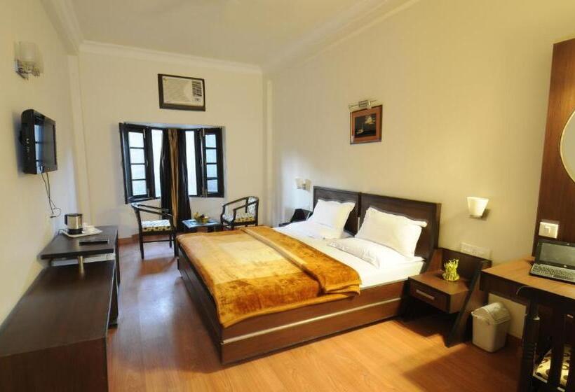 اتاق لوکس خانوادگی, Hong Kong Inn