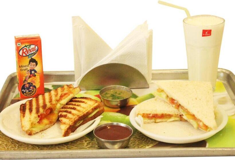 اتاق لوکس سه تخته, Hong Kong Inn