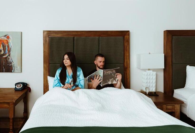 クイーンベッドのデラックスルーム, Taos Valley Lodge