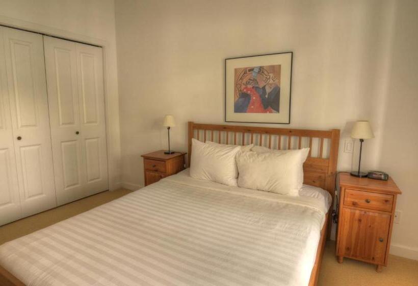 Люкс Кровать Кинг, Waters Edge Shoreside Suites