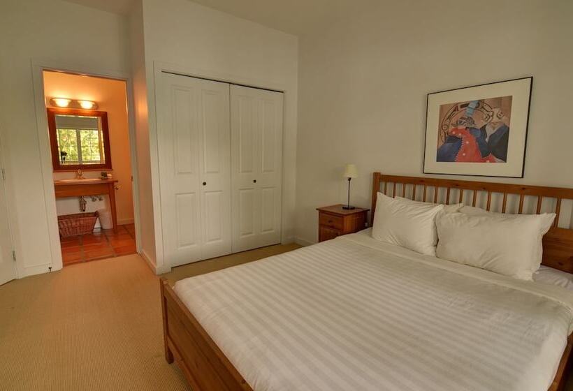 스위트 퀸침대, Waters Edge Shoreside Suites