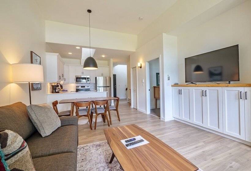 Люкс Кровать Кинг, Waters Edge Shoreside Suites