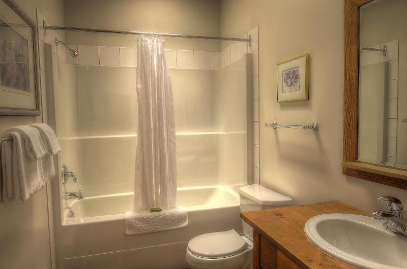 Люкс Повышенной Комфортности, Waters Edge Shoreside Suites