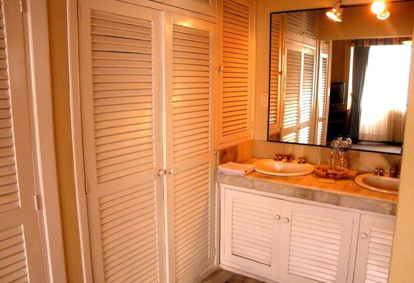 Номер Стандарт Трехместный, La Carolina Inn