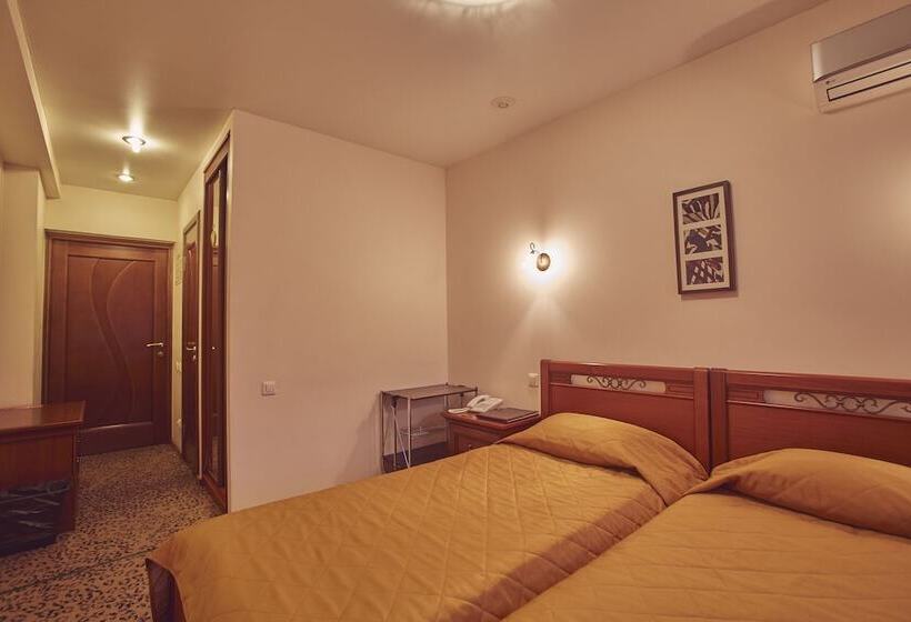Quarto Estandar, Le Vashoff