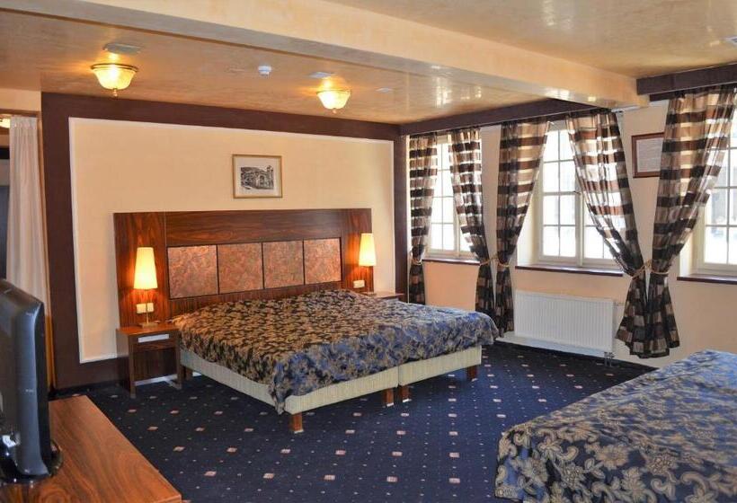 Quarto Familiar Superior, Petr