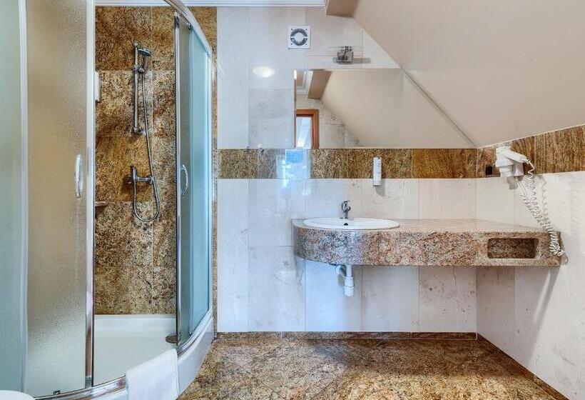 اتاق استاندارد سه نفره, Villa Palladium