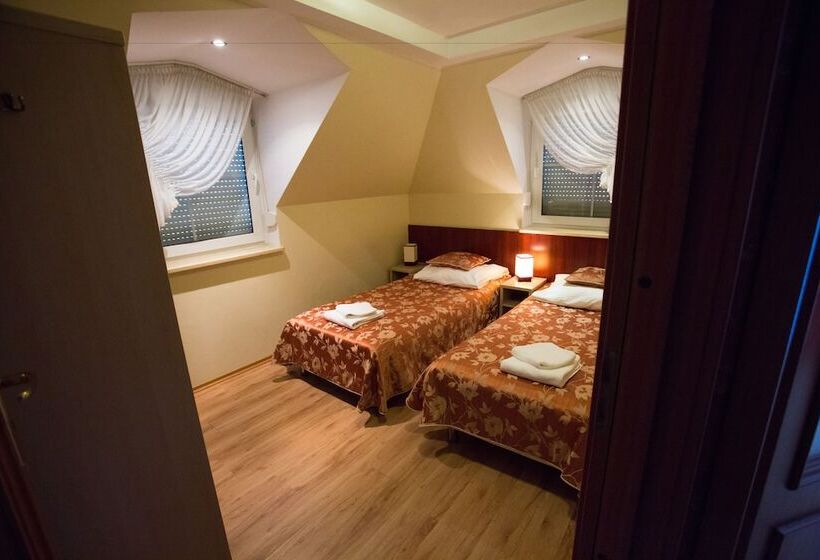 اتاق استاندارد چهار تخته, Villa Palladium