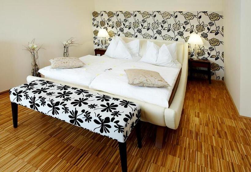 Люкс с Балконом, Boutique Hotel Loipenhof