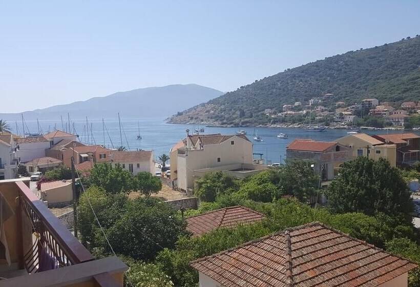 اتاق استاندارد با چشم‌انداز دریا, Moustakis
