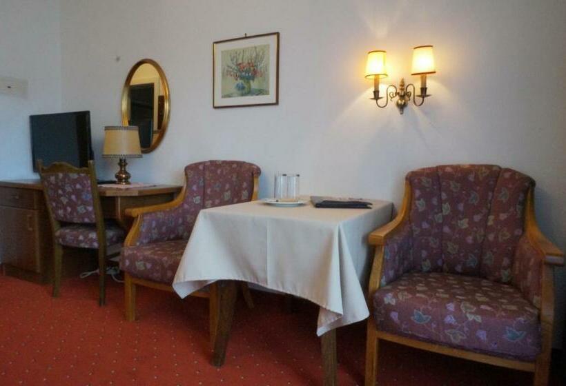 Номер Стандарт, Egerthof
