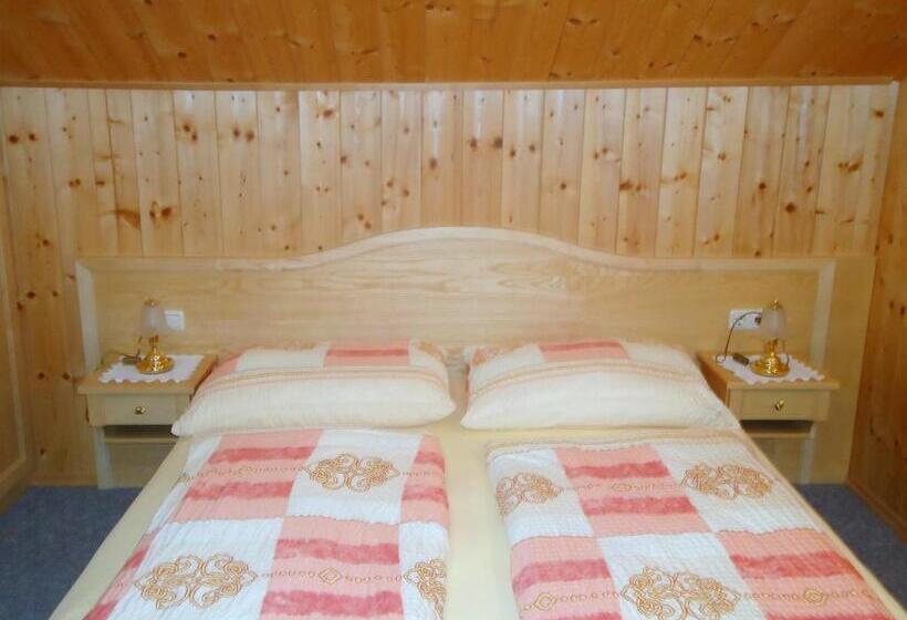 带阳台两卧公寓, Pension Wald