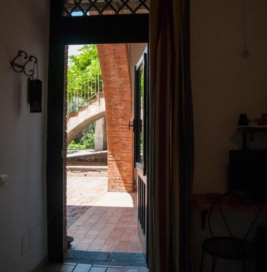 اتاق اکونومی, Antico Borgo Etneo Agriturismo