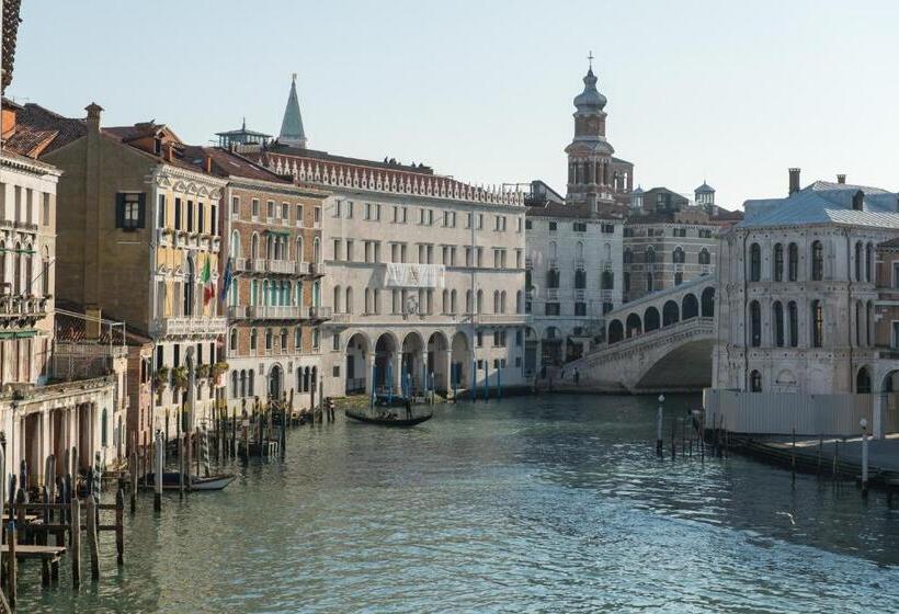 سوئیت جونیور با چشمانداز, Locanda Leon Bianco On The Grand Canal
