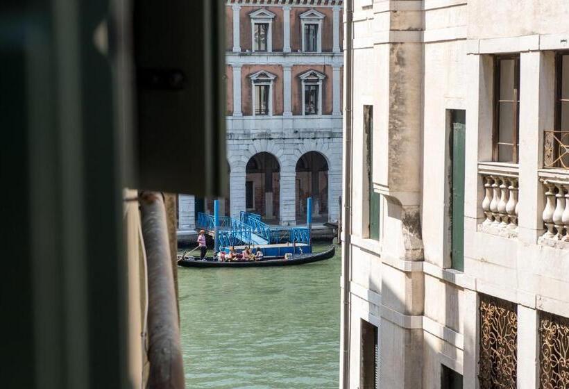 اتاق سوپریور, Locanda Leon Bianco On The Grand Canal