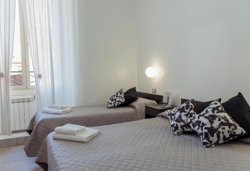 Habitación Triple Estándar, Sol Levante