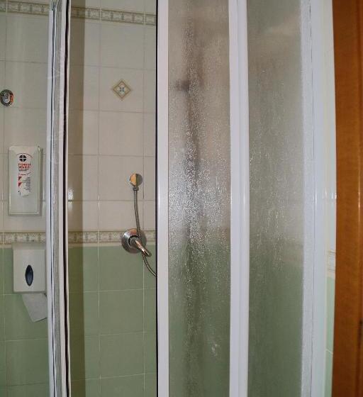 Habitación Triple Estándar, Sol Levante