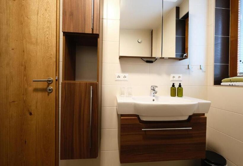Студия Стандарт, Seehotel & Seeapartments Kärntnerhof  Direkt Am See!