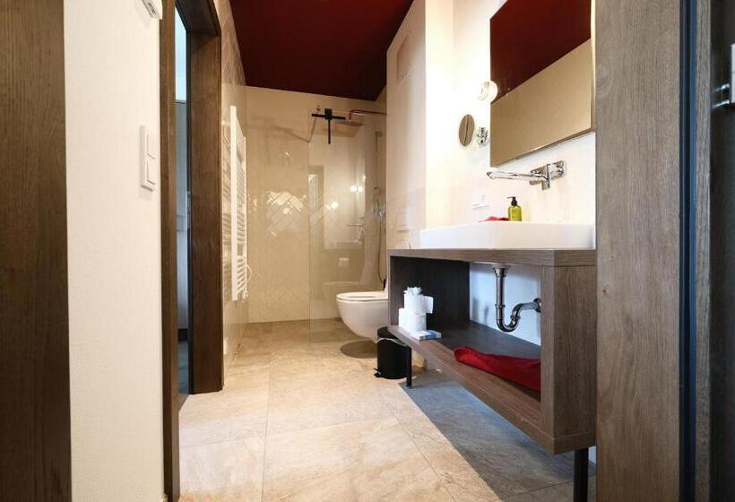 庭の見える１ベッドルームアパートメント, Seehotel & Seeapartments Kärntnerhof  Direkt Am See!