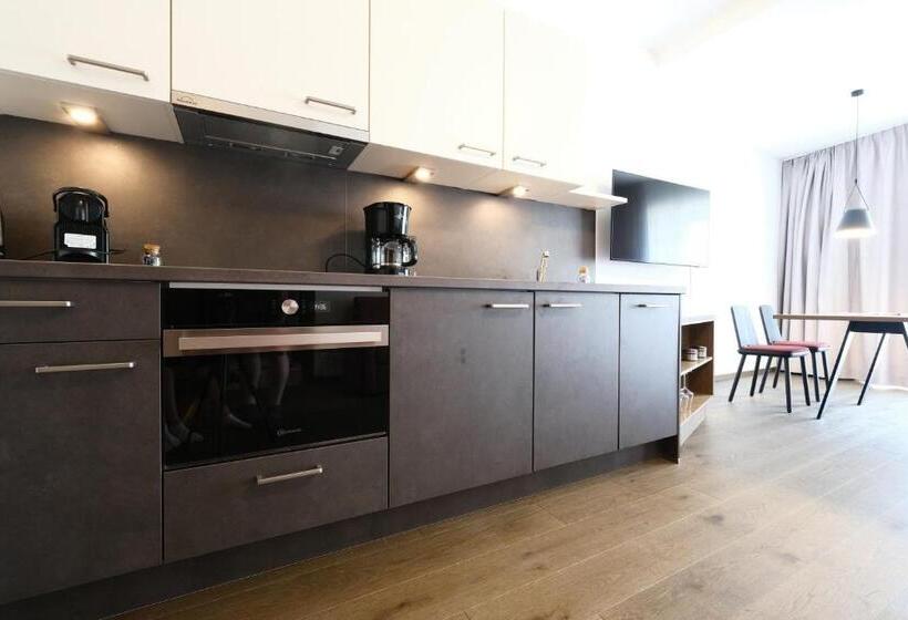 庭の見える１ベッドルームアパートメント, Seehotel & Seeapartments Kärntnerhof  Direkt Am See!