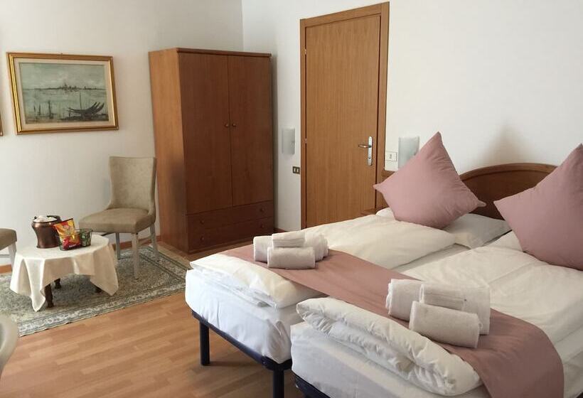 Quarto Estandar, Athos