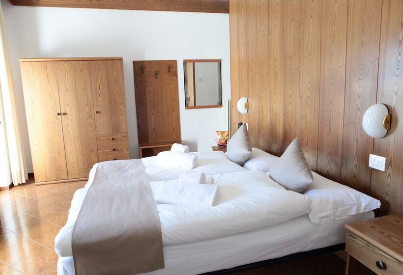 Quarto Triplo Estandar, Athos