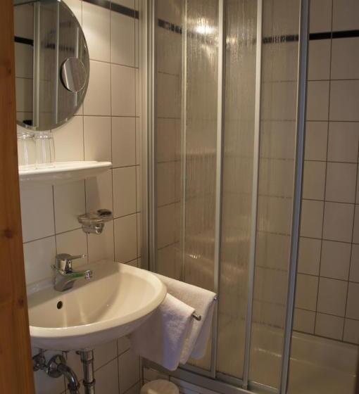 חדר סטנדרט, Schwarzer Adler