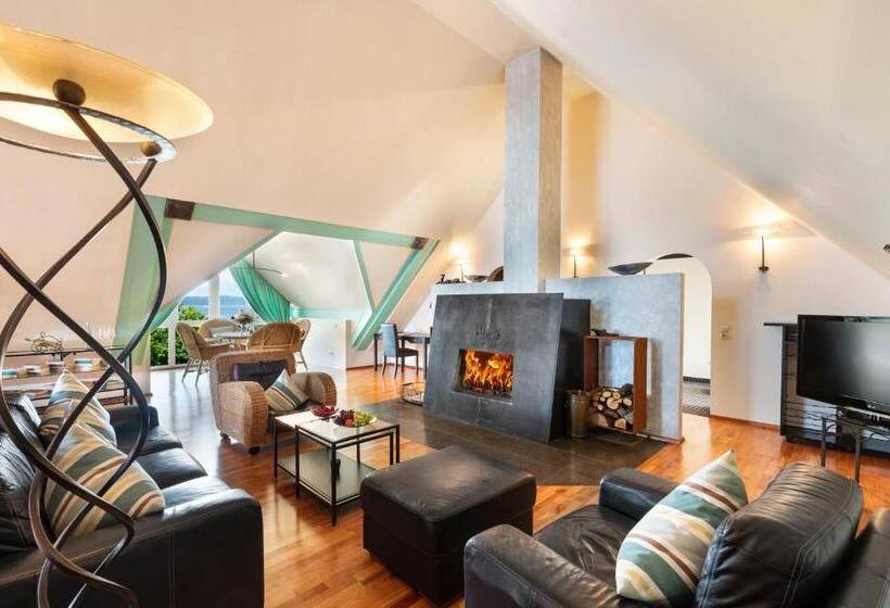 Suite with lake view, Seevilla