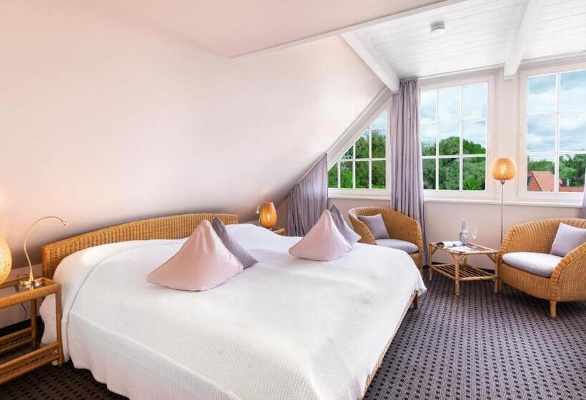 Suite with lake view, Seevilla