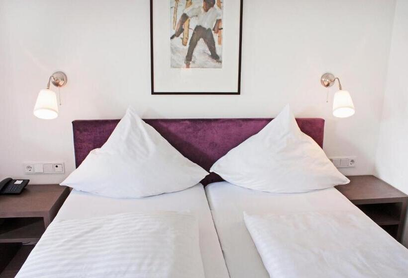 Номер Deluxe с Балконом, Bayerischer Hof