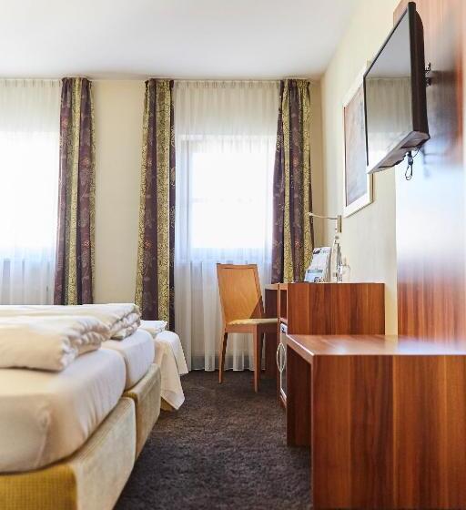 Трехместный Номер Deluxe, Restaurant Erber