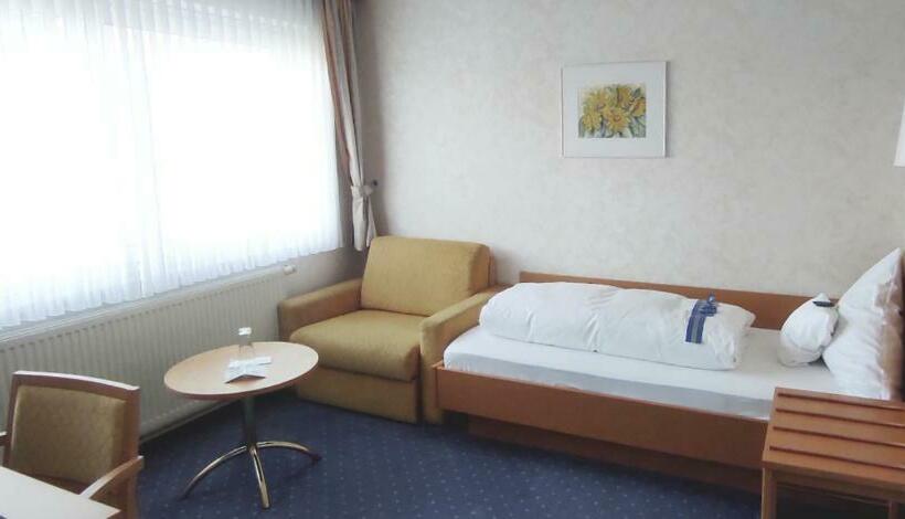 اتاق استاندارد یک نفره, Hellers Twenty Four Ii  24h Check In