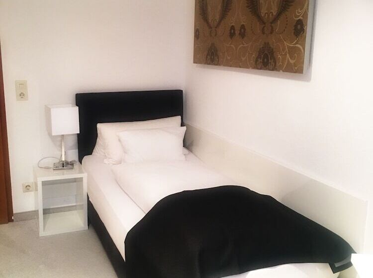 اتاق استاندارد یک نفره, Hellers Twenty Four Ii  24h Check In