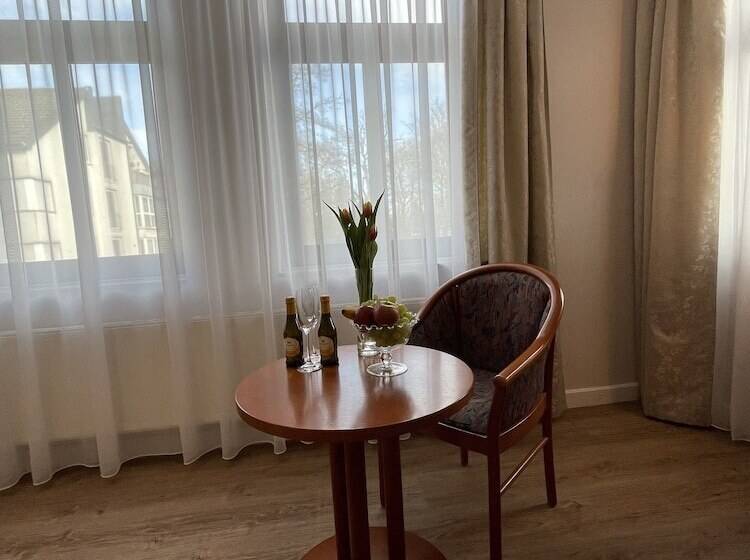 Номер Стандарт Трехместный, Kolossos Düsseldorf   Neuss