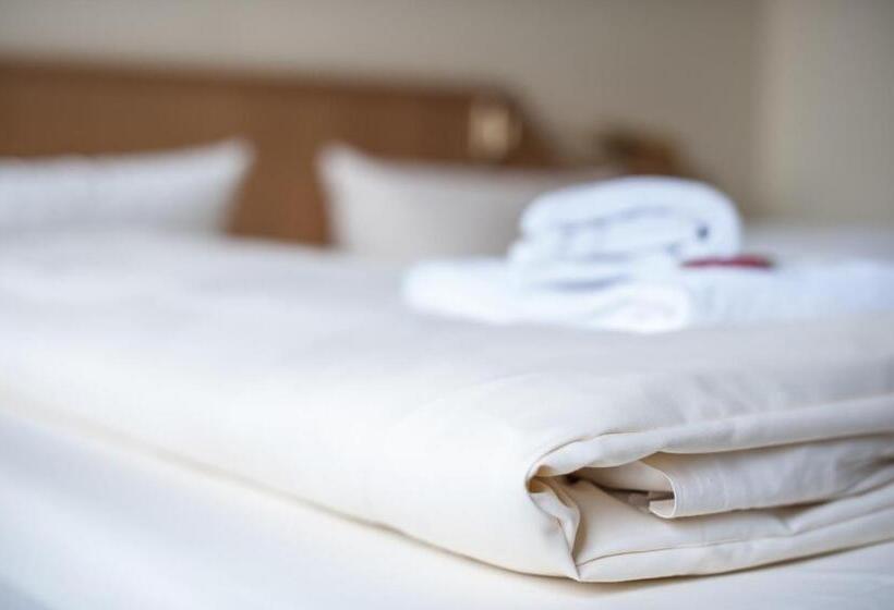 Номер Стандарт, Stargaze Forum Hotel Düsseldorf Hilden