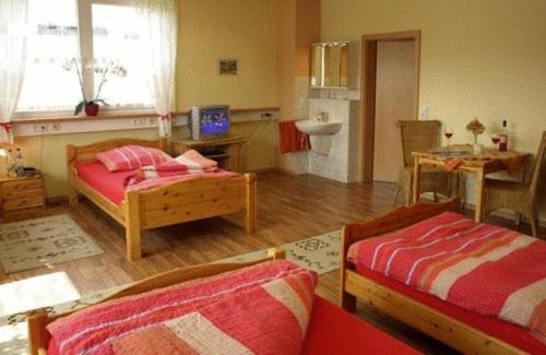 Семейный Номер, Econo Motel Goelzer