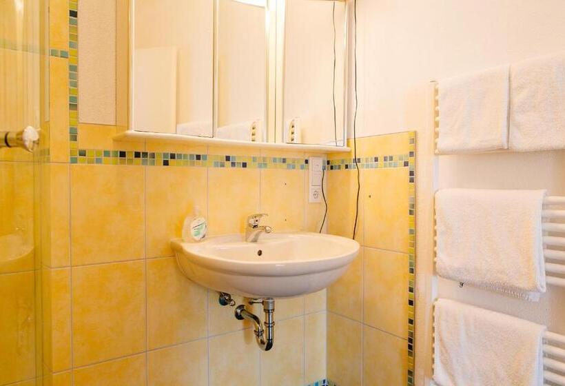 Семейный Номер, Landhotel Airport Inn