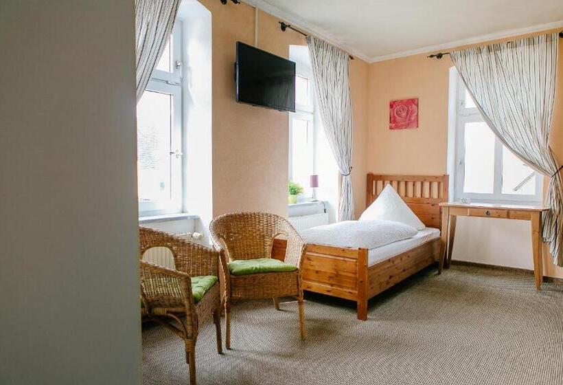 Семейный Номер, Landhotel Airport Inn