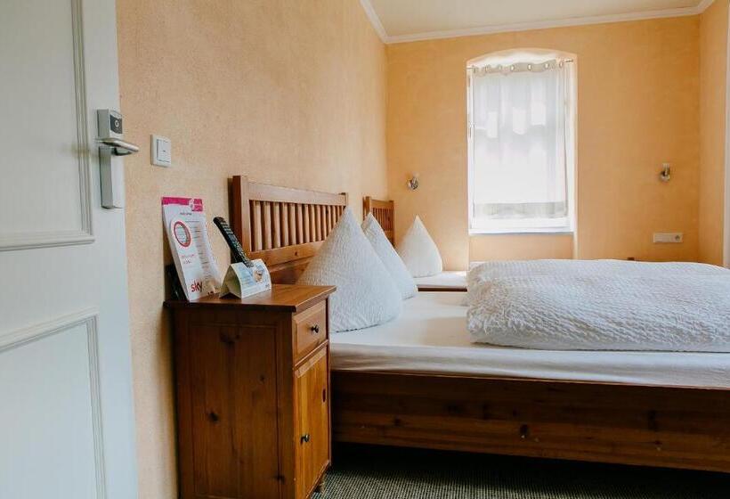 Номер Стандарт Трехместный, Landhotel Airport Inn