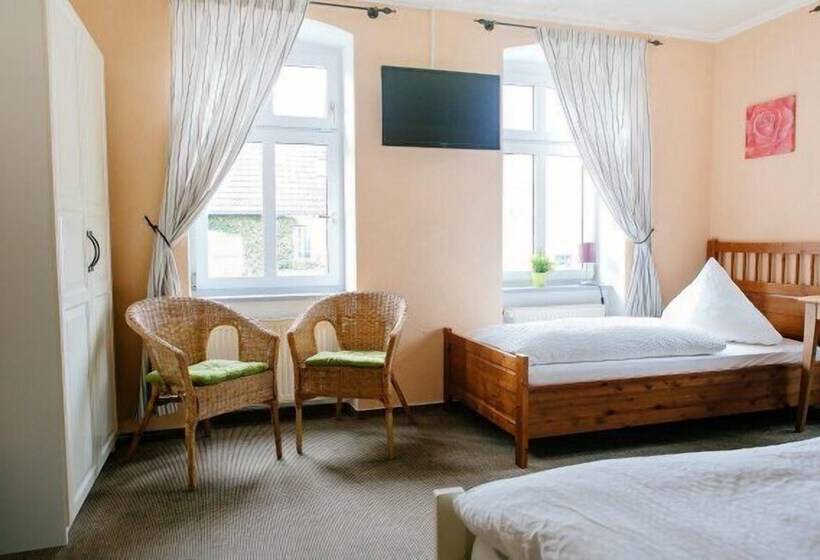Номер Стандарт Трехместный, Landhotel Airport Inn