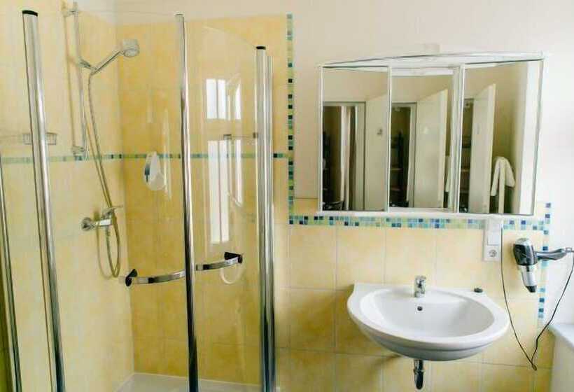 Номер Стандарт Трехместный, Landhotel Airport Inn