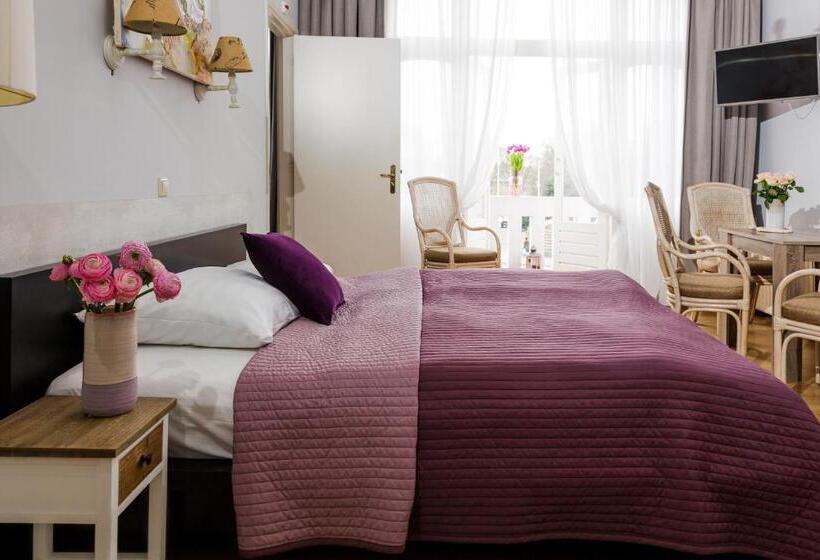 Quarto Familiar, Corel