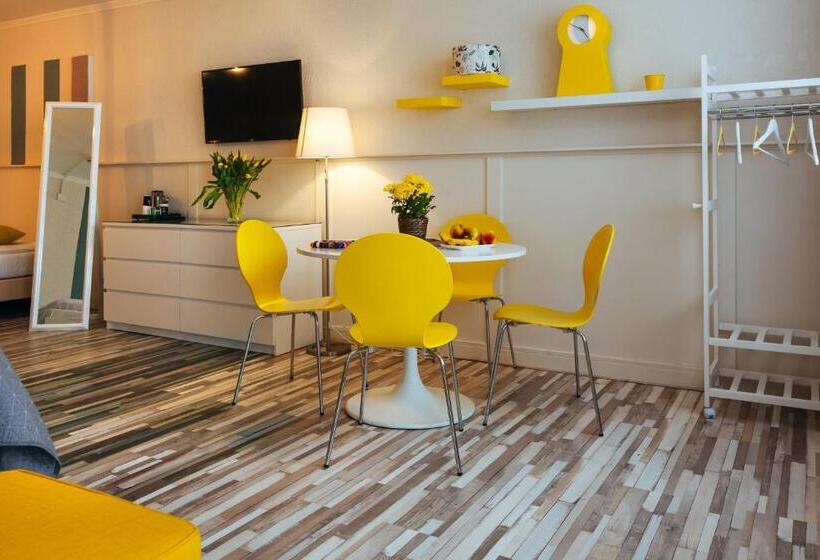 Quarto Familiar, Corel