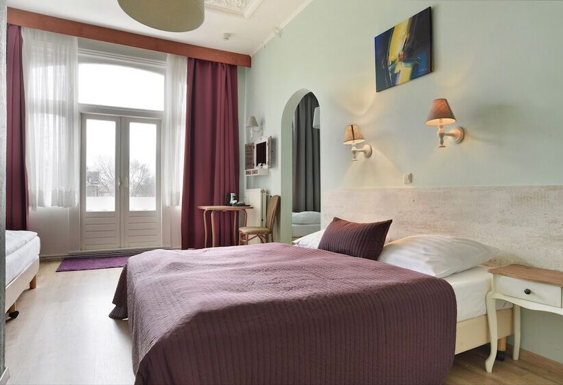 Quarto Familiar, Corel