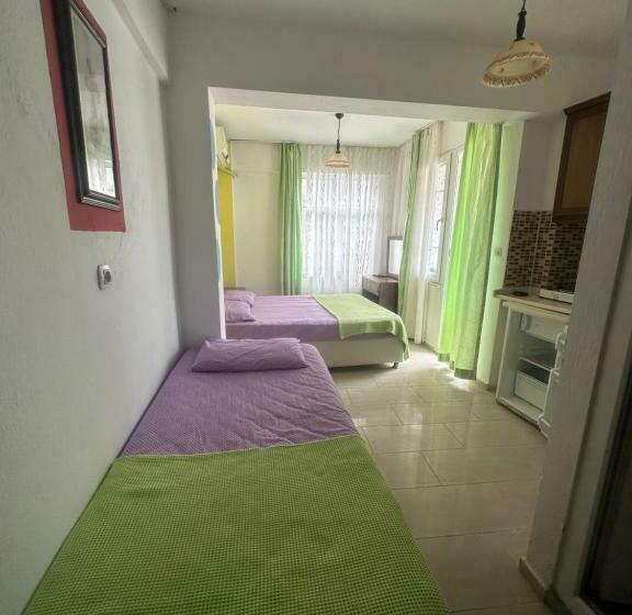 Трехместный Номер Стандарт с Балконом, Ada Motel