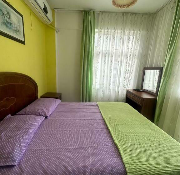 Трехместный Номер Стандарт с Балконом, Ada Motel