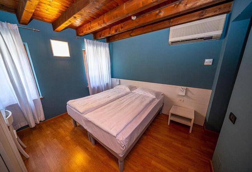 Номер Стандарт Вид на Озеро, Albergo All'ancora