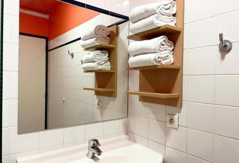 Cama em Quarto Compartilhado, The People Le Havre
