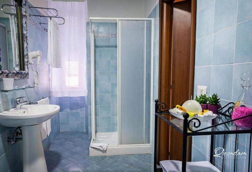Номер Стандарт, Camere Del Re
